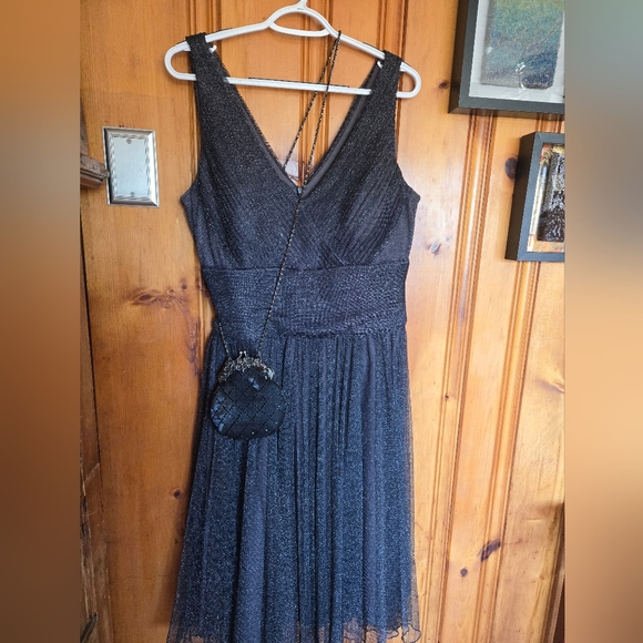 LBD with evening bag - Picture 8 of 11
